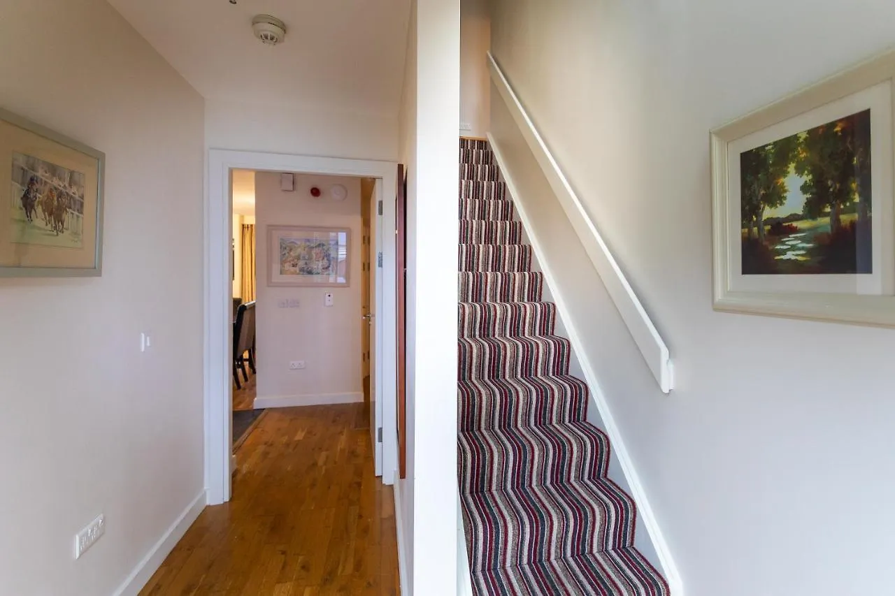 Avenue 10 Villa Killarney Holiday home